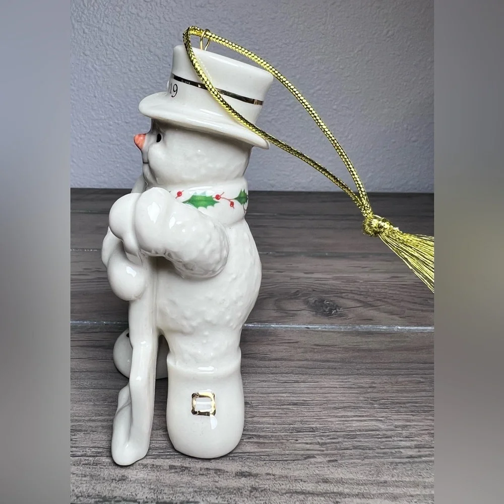 Lenox 2019 Snowman Figurine Annual Christmas Ornament Shoveling Frosty Snow